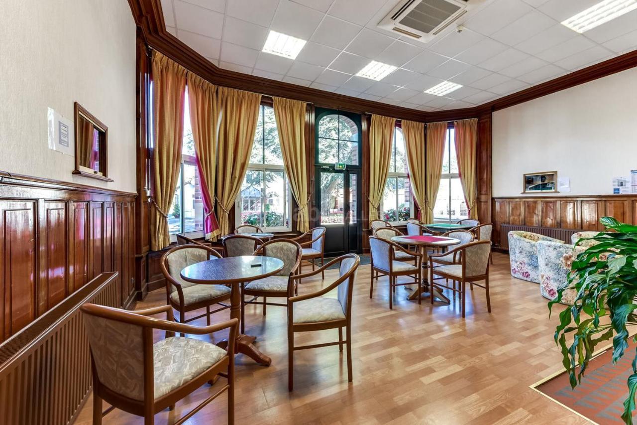 Hotel-Restaurant Domaine De La Grande Garenne Neuvy-sur-Barangeon Екстер'єр фото