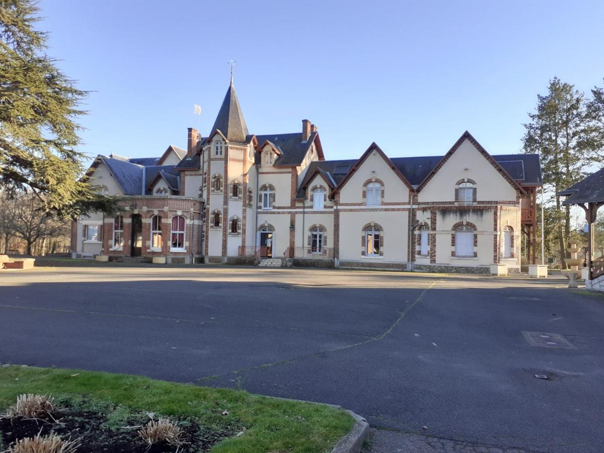 Hotel-Restaurant Domaine De La Grande Garenne Neuvy-sur-Barangeon Екстер'єр фото