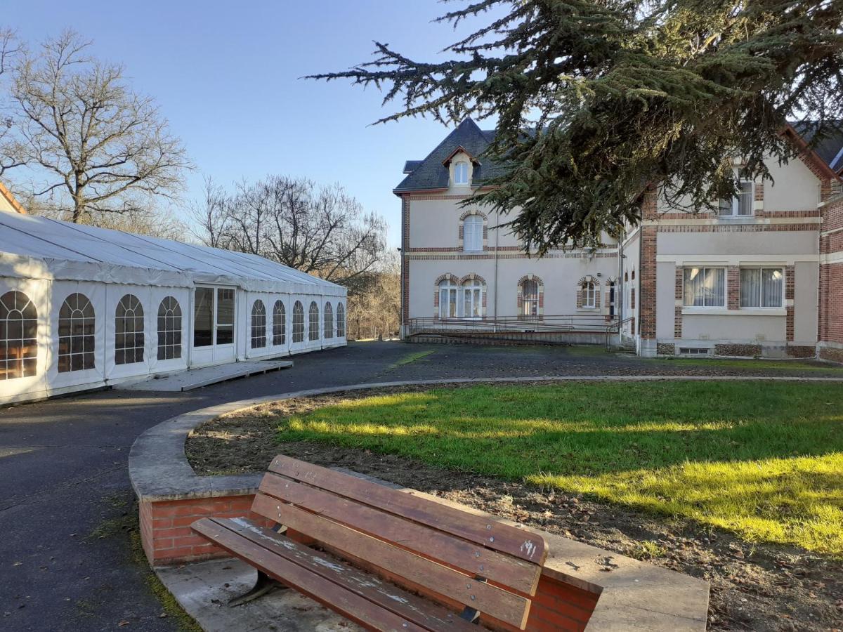 Hotel-Restaurant Domaine De La Grande Garenne Neuvy-sur-Barangeon Екстер'єр фото