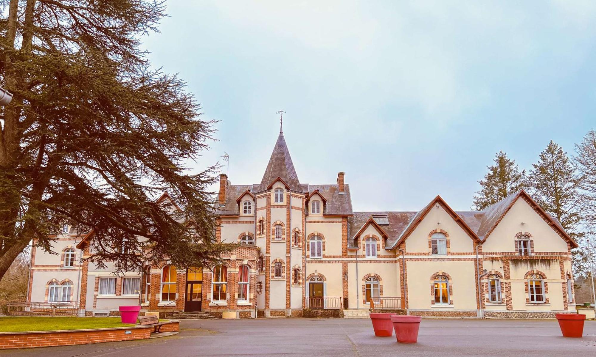 Hotel-Restaurant Domaine De La Grande Garenne Neuvy-sur-Barangeon Екстер'єр фото